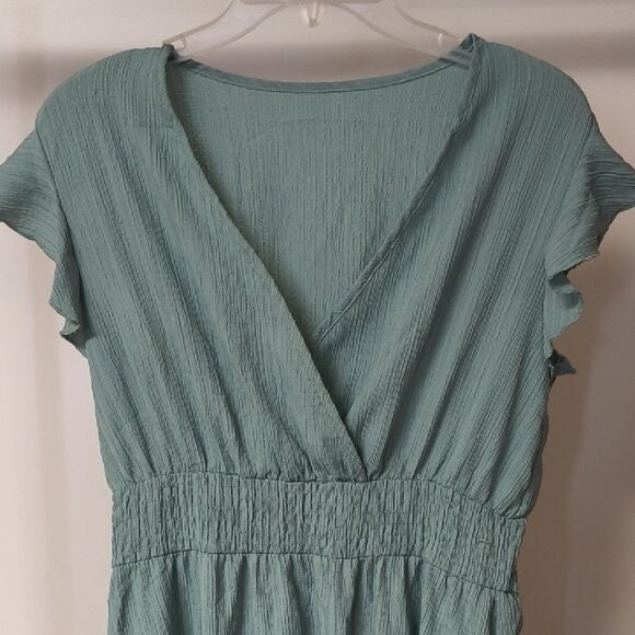 Elegant Green Maxi Dress - Picture 2 of 4